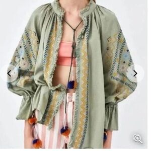Zara open lightweight embroidered jacket with balloon sleeves. Pale green. Small